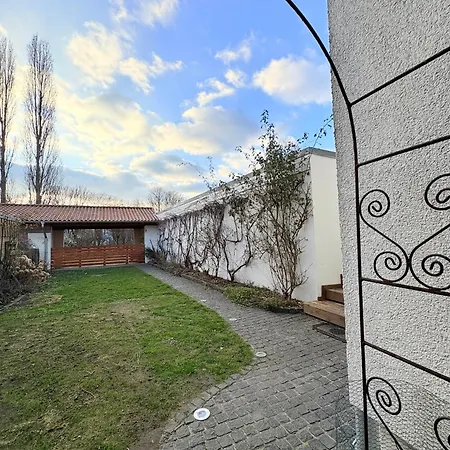 Stylische Messewohnung Mit Garten & Parkplatz アパート *