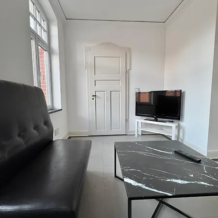 Stylische Messewohnung Mit Garten & Parkplatz